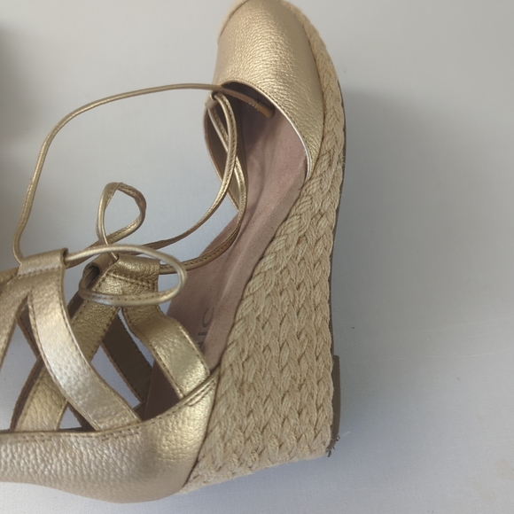 Vionic women's Calypso gold metallic espedrille send a lace-up wedge size 6.5 - Picture 7 of 8